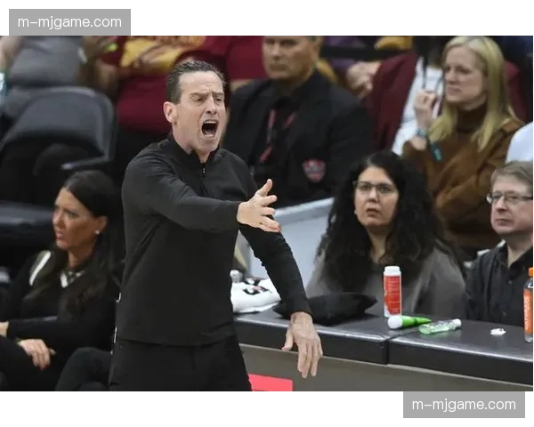 骑士113-121不敌雷霆，米切尔谈球队季后赛能力需提升