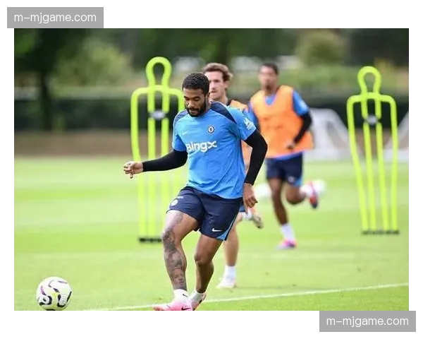 伤病速递：切尔西官方证实，后卫里斯-詹姆斯腿筋受伤将赛季报销。